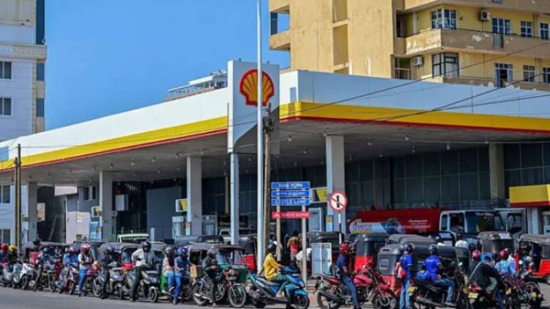 श्रीलंकाले इन्धन बचत गर्न दियो सार्वजनिक बिदा, तेलमा कोटा लागू