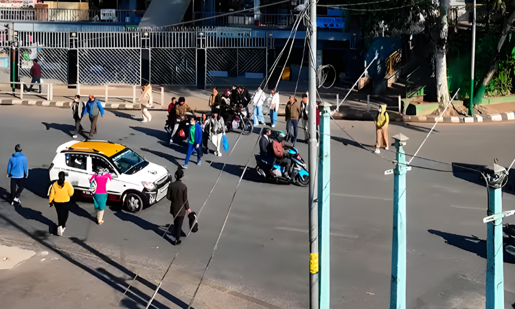 पैदल यात्रीलाई पनि ट्राफिकले जरिवाना गर्न पाउने, कति तिर्नुपर्छ ?_img