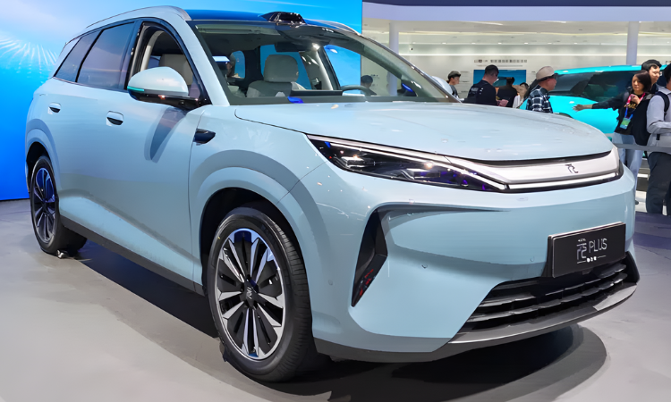 नयाँ डिजाइन, ठूलाे साइज र रेन्ज बढेर आयो थर्ड जेन ‘एटो थ्री’_img