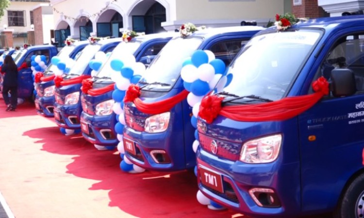 ललितपुर महानगरले फोहोर संकलन गर्न किन्यो ११ फोटोन ईभी_img