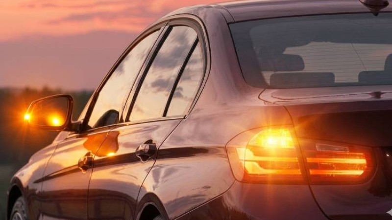 कारको साइड इन्डिकेटर बाल्दा किन आउँछ ‘टिक-टिक’ आवाज