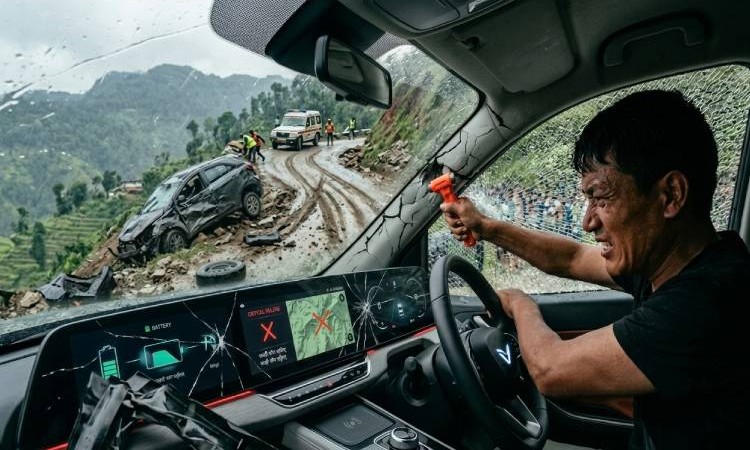 ईभी दुर्घटना हुँदा अचानक ढोकाहरू लक भए के गर्ने ?_img