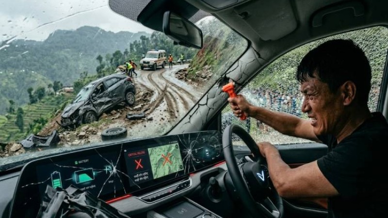 ईभी दुर्घटना हुँदा अचानक ढोकाहरू लक भए के गर्ने ?