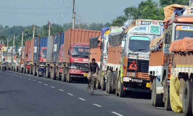 एमआरपी विवादले वीरगंज भन्सारमा रोकिए १४०० बढी गाडी_img