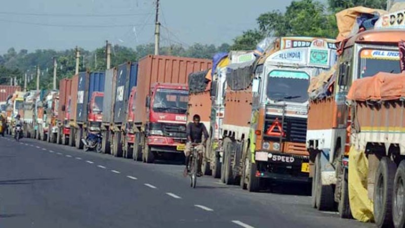एमआरपी विवादले वीरगंज भन्सारमा रोकिए १४०० बढी गाडी