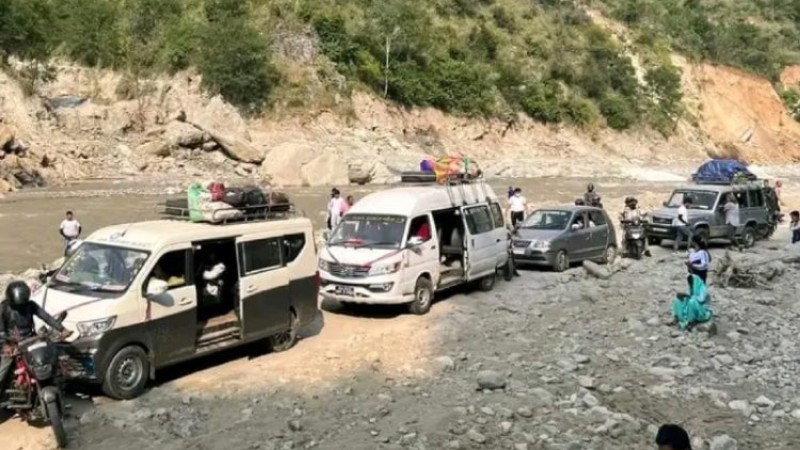 बीपी राजमार्गमा ‘ट्रयाक’बाट गाडी चलाउने तयारी