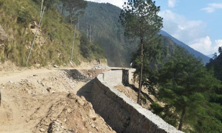 स्याफ्रुबेँसी-रसुवागढी सडक स्तरोन्नति तीव्र, रुख काट्न भने समस्या_img