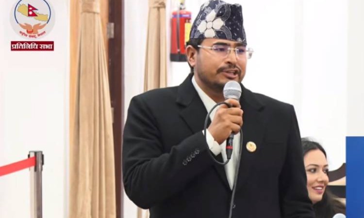 ट्राफिक नियम पालना नगर्ने प्रधानमन्त्री र गृहमन्त्रीलाई कारबाही गर्न माग_img