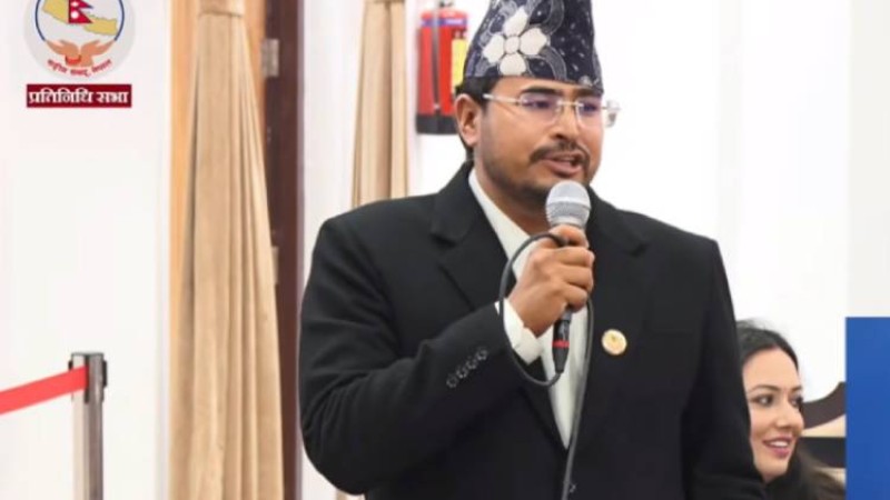 ट्राफिक नियम पालना नगर्ने प्रधानमन्त्री र गृहमन्त्रीलाई कारबाही गर्न माग