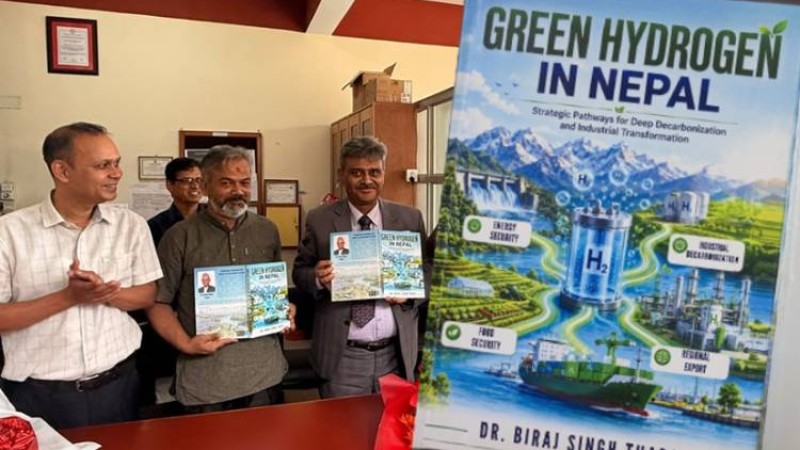 डा. थापाको हरित हाइड्रोजन सम्बन्धी पुस्तक विमोचन