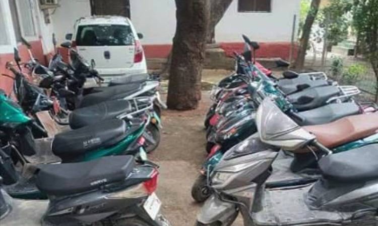 भन्सार छलेर नेपाल ल्याइएका १२ इलेक्ट्रीक स्कुटर नियन्त्रणमा_img