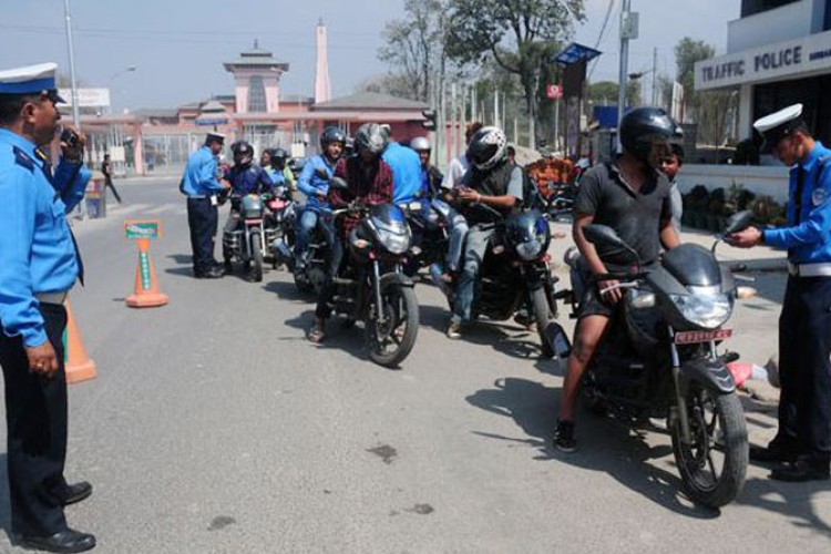 काठमाडौंमा एकैदिन २४९२ चालक ट्राफिक कारबाहीमा_img