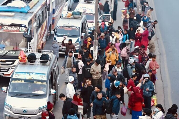 सार्वजनिक यातायातमा हुने विकृति रोक्न व्यवसायीलाई निर्देशन_img