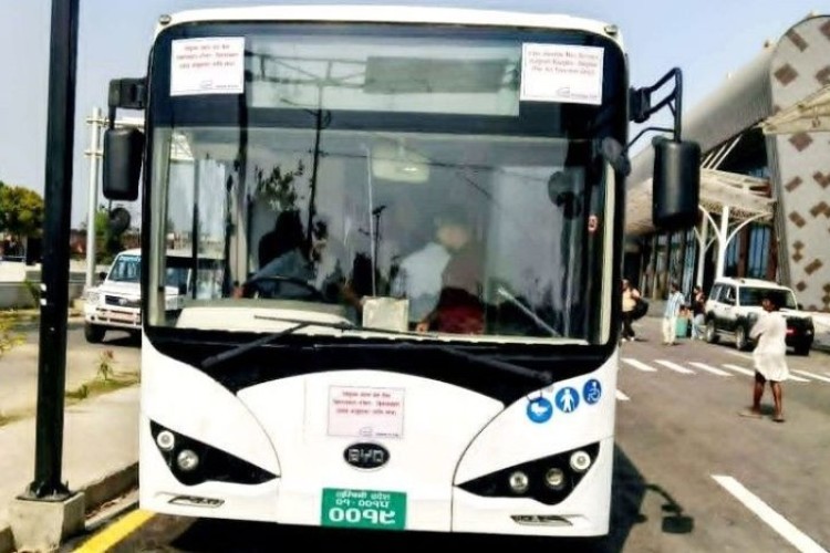 नेपालगंज विमानस्थलमा निःशुल्क सटल बस सेवा सुरू_img