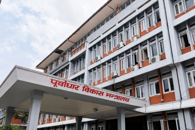 पूर्वाधार मन्त्रालयले एकैपटक खारेज गर्यो ४४ निर्माण कम्पनीको लाइसेन्स_img
