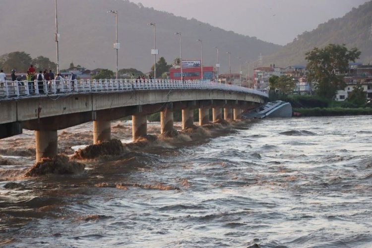नारायणी पुलमा ठूला बाहेक सवारी चलाउन खुला_img