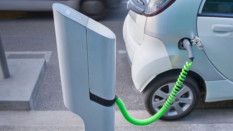 अब हाइवेमा इलेक्ट्रीक गाडी चार्ज गर्न सकिने (भिडियाेसहित)